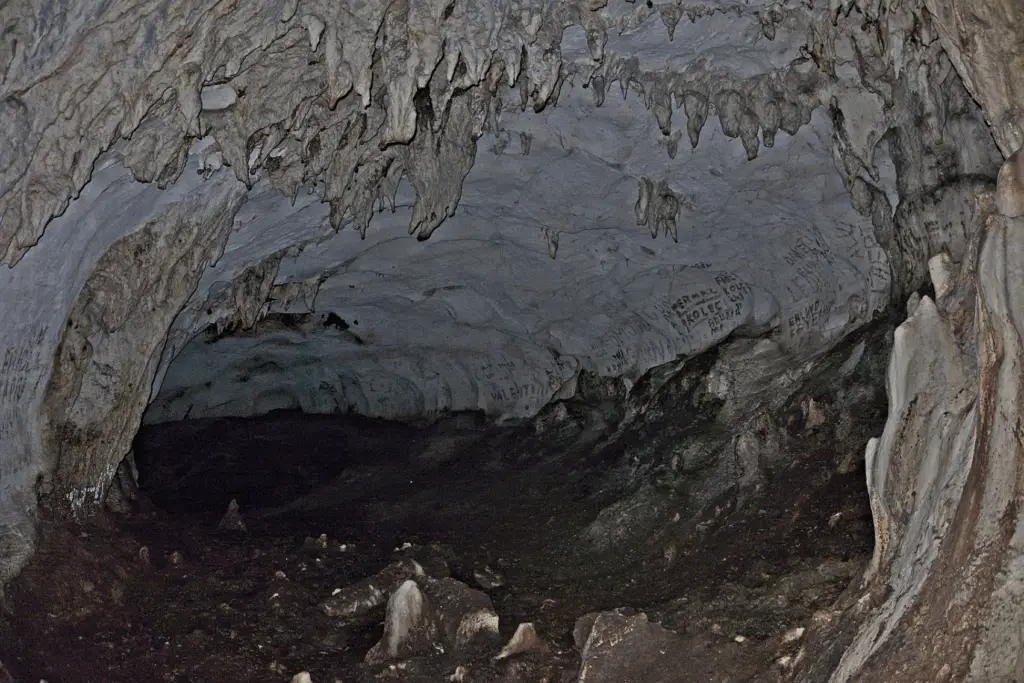 Caves Albania - Pirogoshi Cave